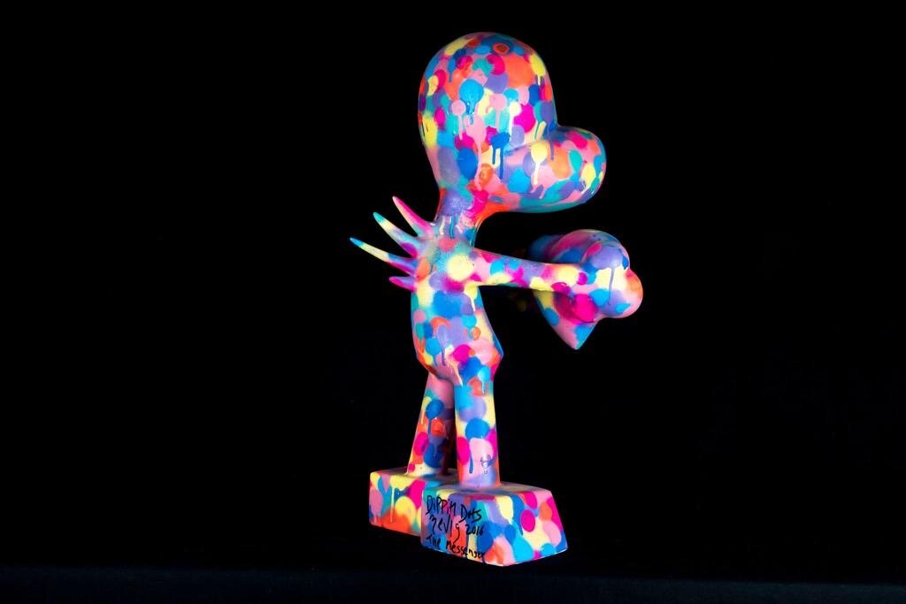ZVG-S17005 Zevi G Art The Messenger Dippin Dots Edition 24 inch Resin Sculpture 2017 3.JPG