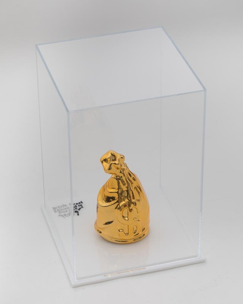 ZVG-S18048 Zevi G Art SECURE THE BAG Gold 6 inch Biodegradable Resin Sculpture 2018 5.JPG
