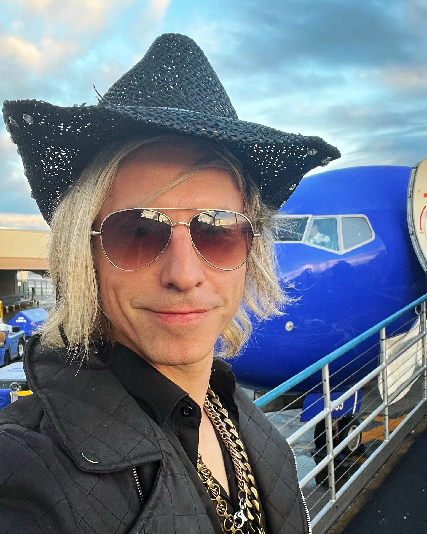 Good morning ✈️😊 Florida bound. 

#Florida #Bahamas #cruise #grateful #AlexArndt #TheSonicUniverse