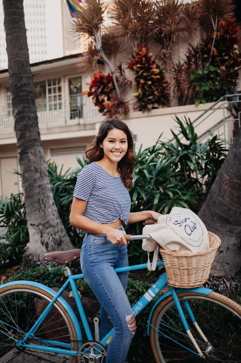 leah flores travel blogger photographer surfjack hotel hawaii tourism