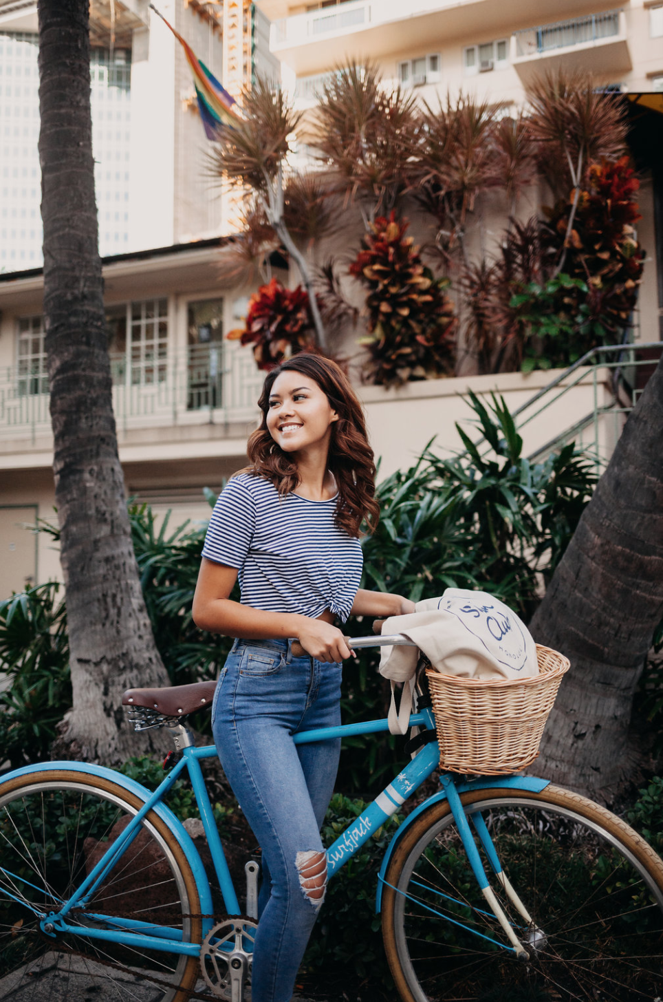 leah flores travel blogger photographer surfjack hotel hawaii tourism