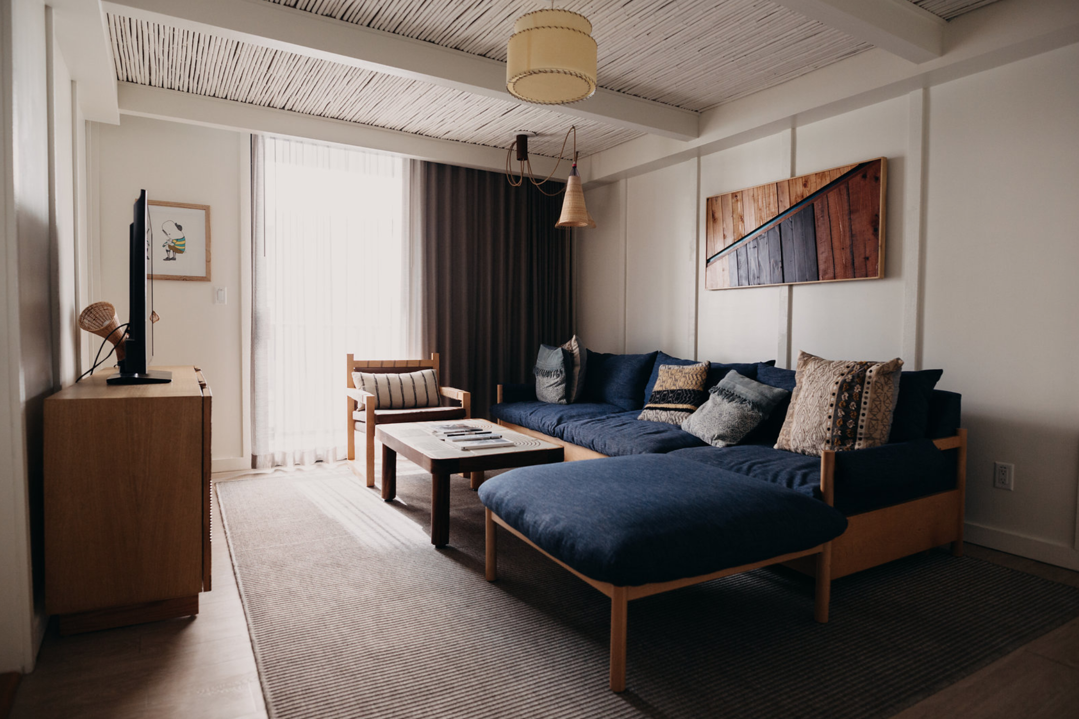 leah flores travel blogger photographer surfjack hotel hawaii tourism