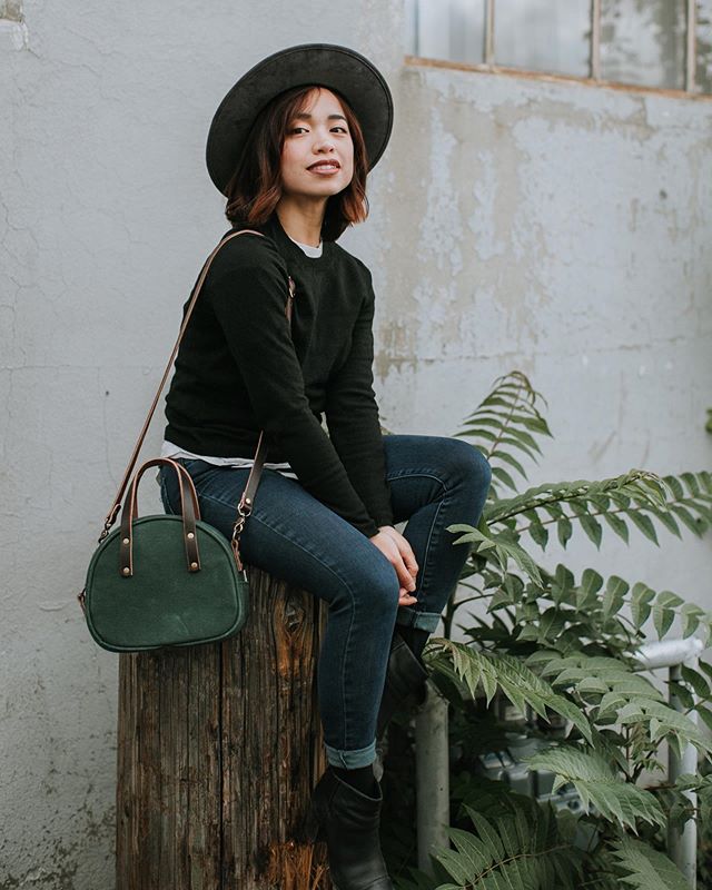 Such a gorgeous lil&rsquo; shoot with my loves Linh and Remy! We had so much fun photographing @threadandcanvasco new half circle purses 😍🌿