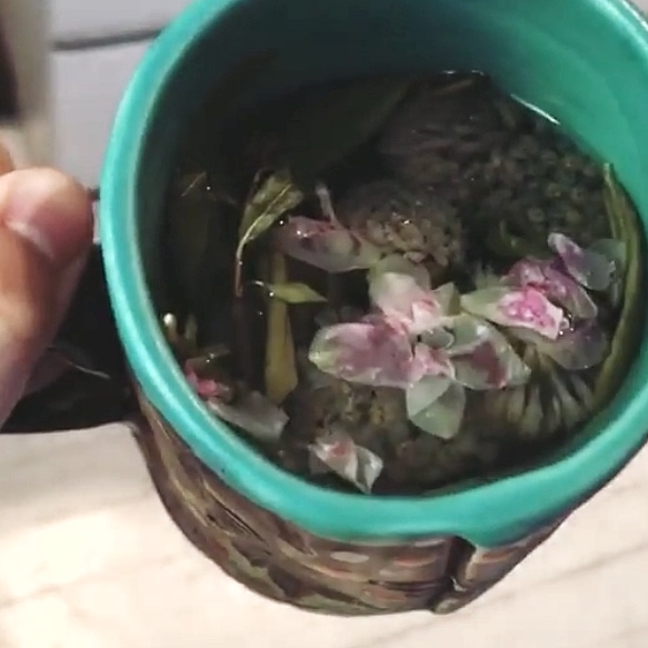 foraged tea.jpg