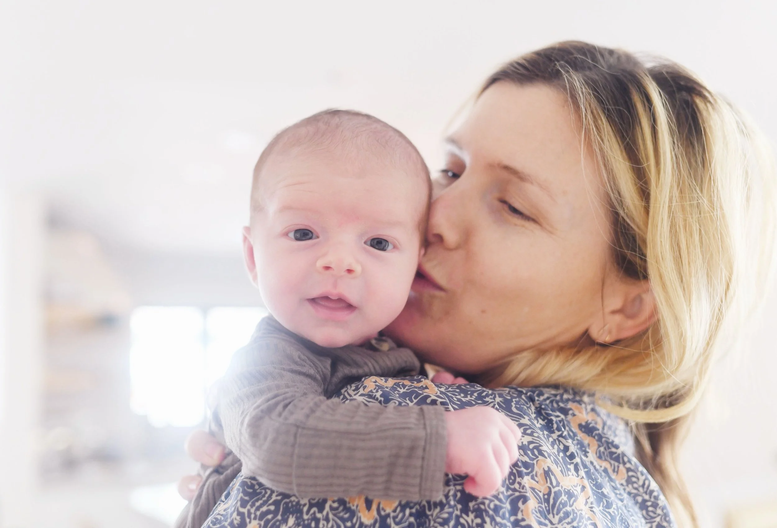 EARLY POSTPARTUM // If you&rsquo;ve found yourself asking ChatGPT what you should be doing for your pelvic floor after birth, I totally get it. You want to help your body heal, but it can feel like a lot, especially when you&rsquo;re already running 