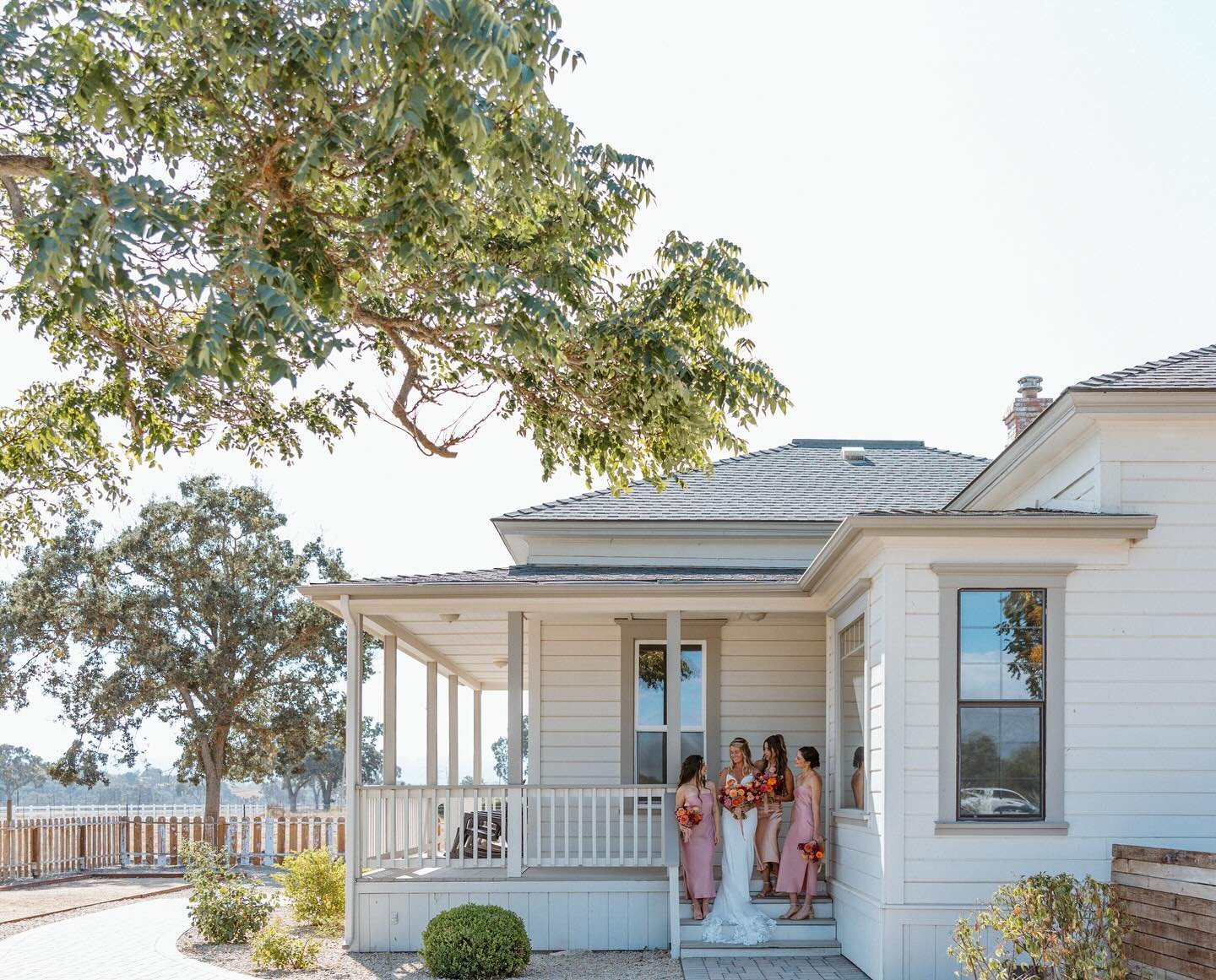 The farmhouse is a wonderful addition to 1800 El Pomar ✨ Make your wedding weekend a full getaway! 

Photographer: @loveyou.nadine 

#vineyardwedding #farmhouse #weekendgetaway #californiaweddings