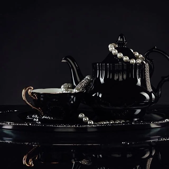 𝑴𝒓𝒔. 𝑷𝒐𝒕𝒕𝒔 and 𝑪𝒉𝒊𝒑 want to know if you want a spot of tea?
⠀
&ldquo;𝑩𝒆 𝑶𝒖𝒓 𝑮𝒖𝒆𝒔𝒕&ldquo;
⠀
➖𝑺𝒘𝒊𝒑𝒆 to see some 𝑩𝑻𝑺 of why I&rsquo;m a few brain cells short from this shoot...
➖Also, check out the 🔙 story and concept of t