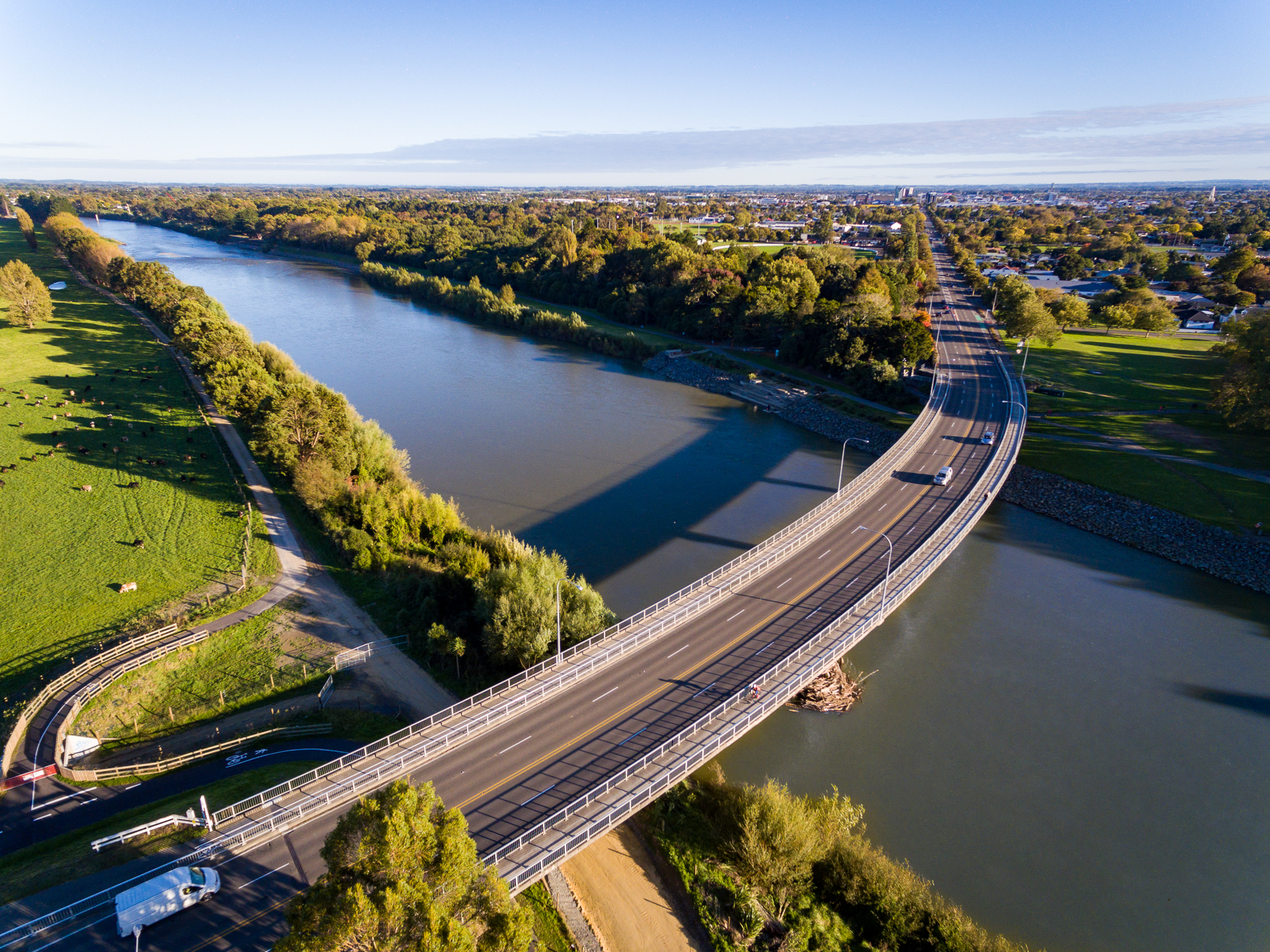 Fitzherbert-Bridge-over-Manawatu-River-credit-www.ManawatuNZ.co_.nz_.jpg