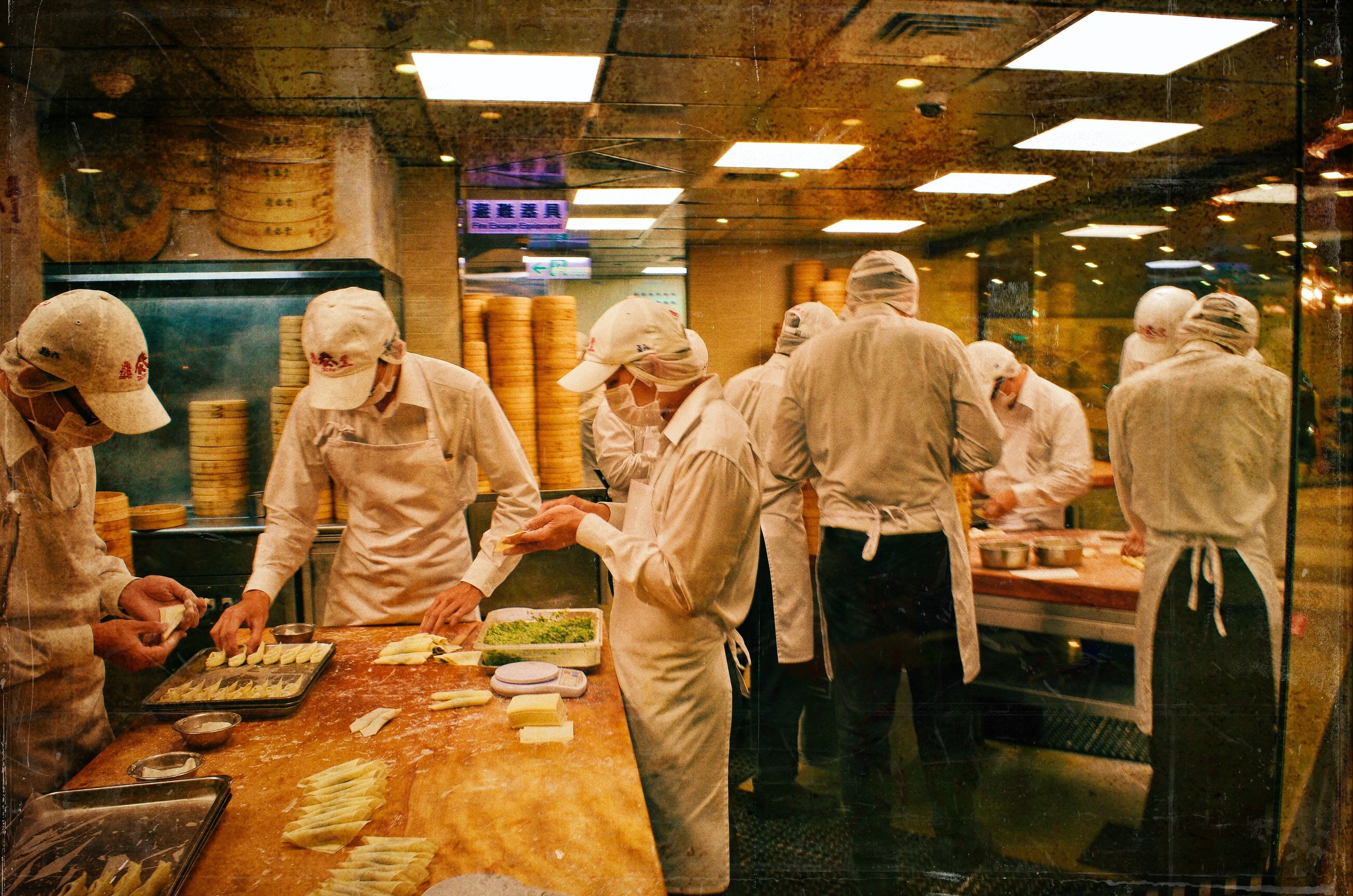 "DIN TAI FUNG: the assembly line"