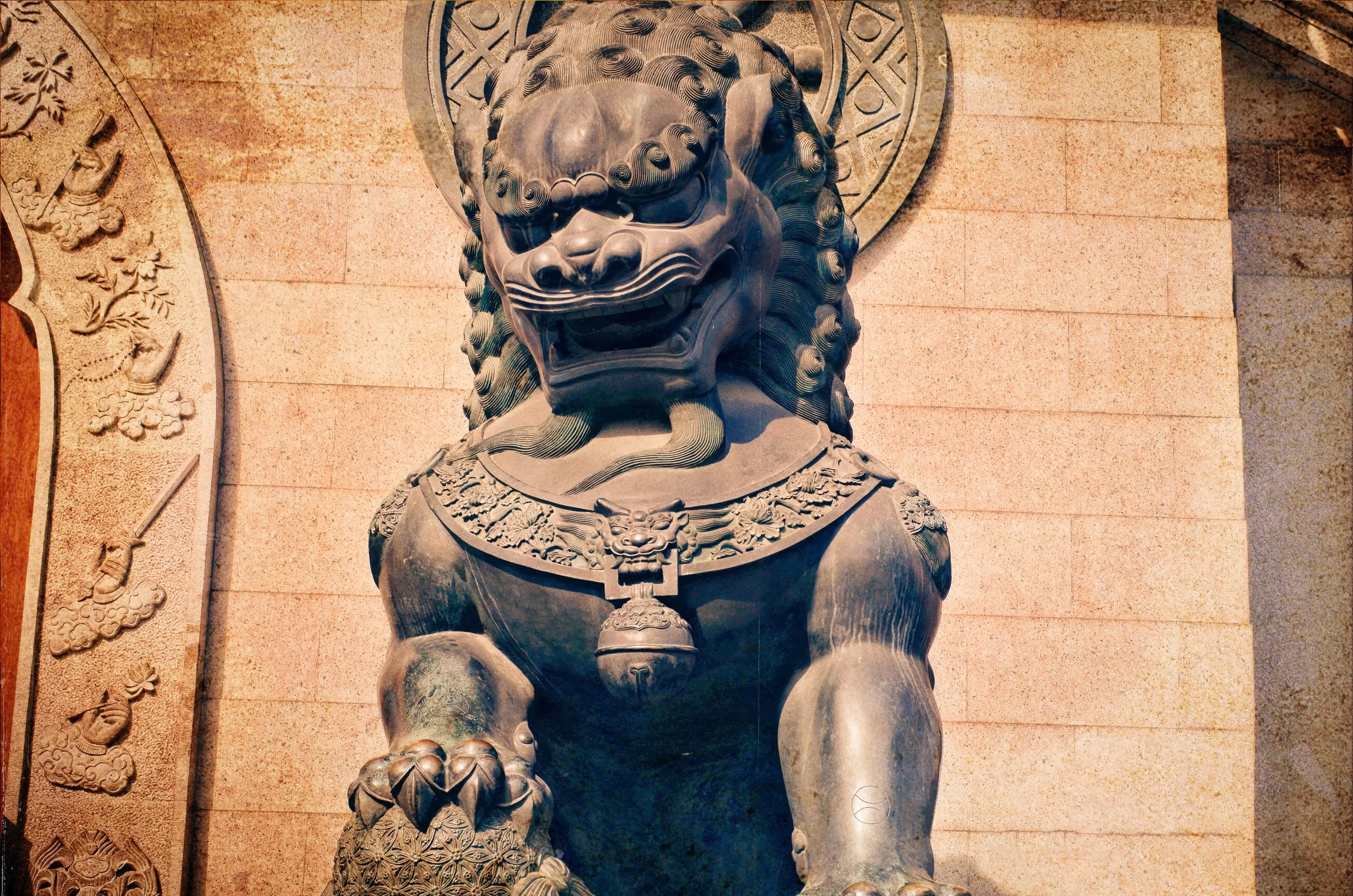 "GUARDIAN OF THE DOOR: THE BIG FOO DOG"
