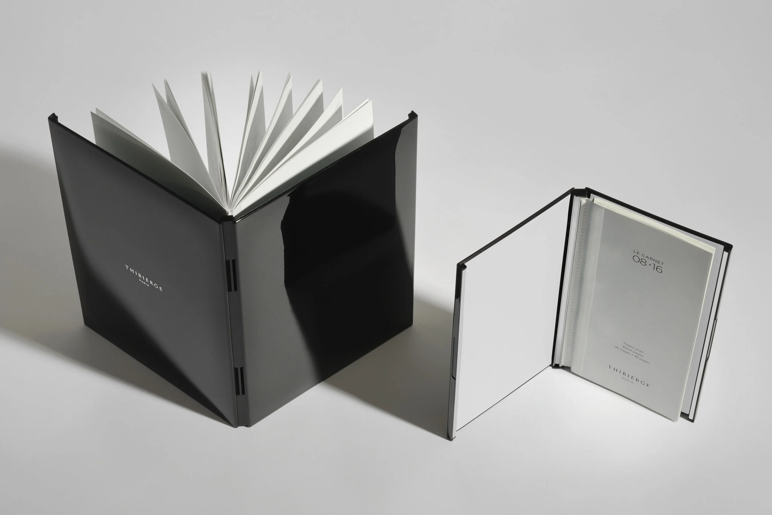 Carnet_noir_cartonnette_blanche_chrome.jpg