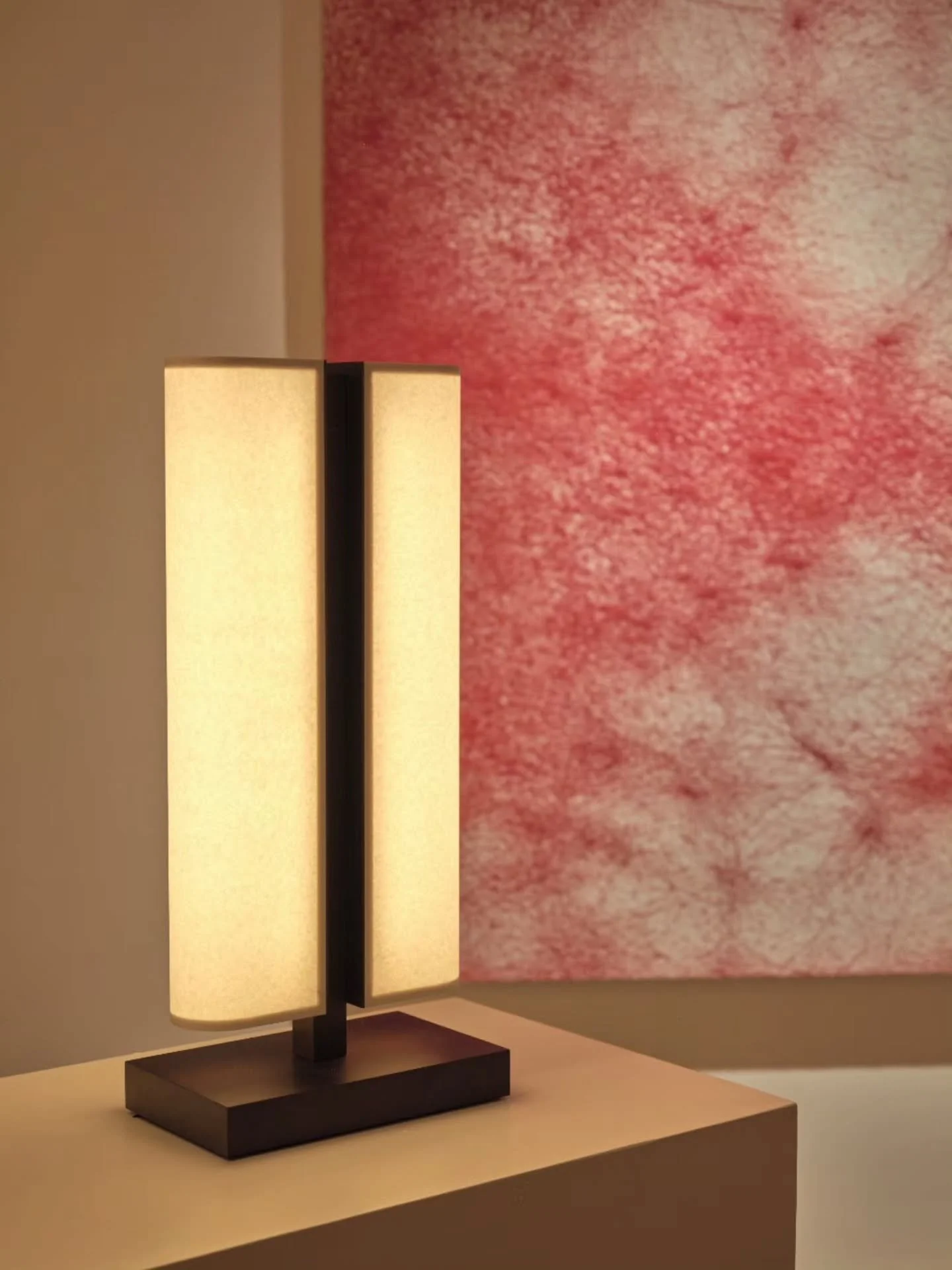 OZONE &Agrave; LA GALERIE TEMPLON 💡

&Agrave; New York, @ozone_light marque 25 ans de cr&eacute;ation avec &ldquo;Dawn Light&rdquo;, premi&egrave;re exposition d&rsquo;envergure de la maison sur le continent am&eacute;ricain, &agrave; la @galerietem