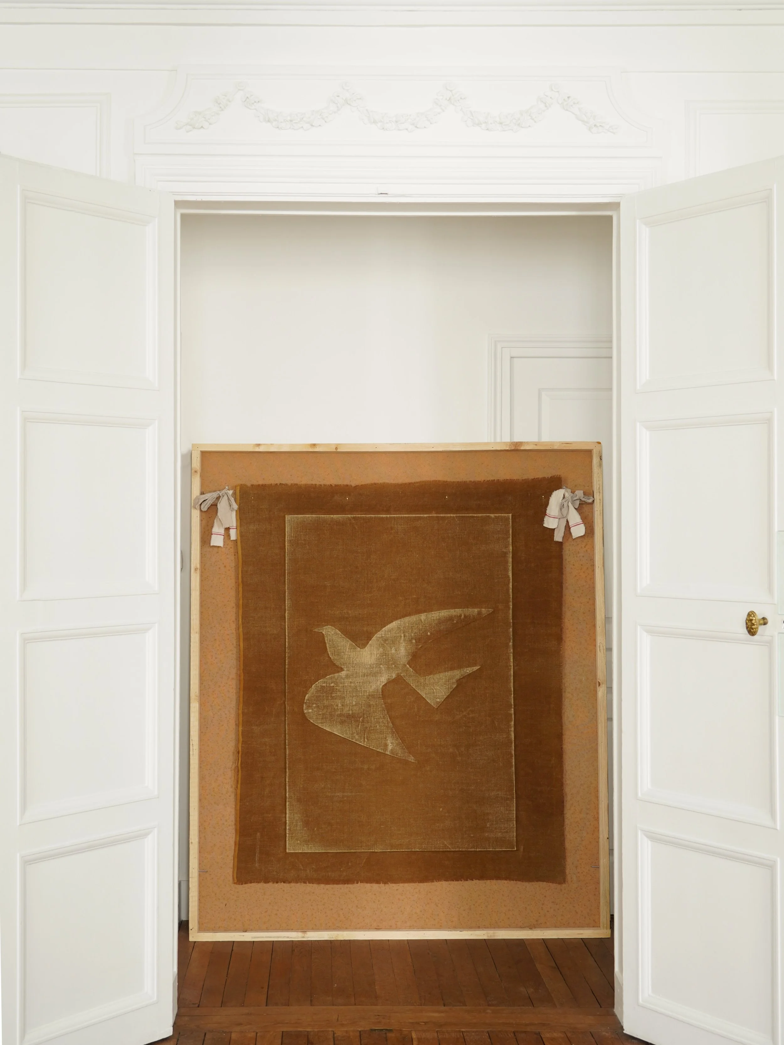 DANCE OF SEVEN VEILS, SANTA GA&Iuml;A PILENS CHEZ &AElig;QUO 🪡✨

&Agrave; l&rsquo;occasion de @designmiami.Paris et @artbasel Paris, @__aequo__  pr&eacute;sente &ldquo;Dance of Seven Veils&rdquo;, une exposition consacr&eacute;e &agrave; @gaiapilens