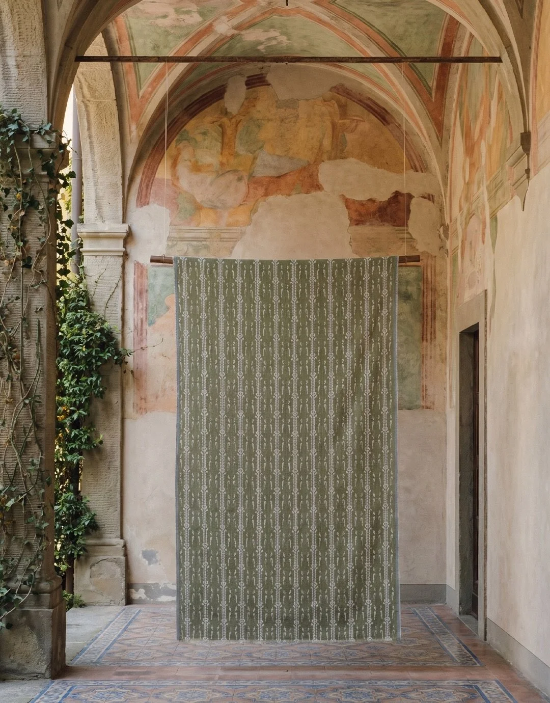 TRAMA E TEMPO : 30 ANS DE C&amp;C MILANO 🎂🇮🇹

Pour c&eacute;l&eacute;brer ses 30 ans, @cecmilano d&eacute;voile Trama e Tempo, un ouvrage qui retrace trois d&eacute;cennies de cr&eacute;ation textile, de recherche et de savoir-faire milanais.

Dep