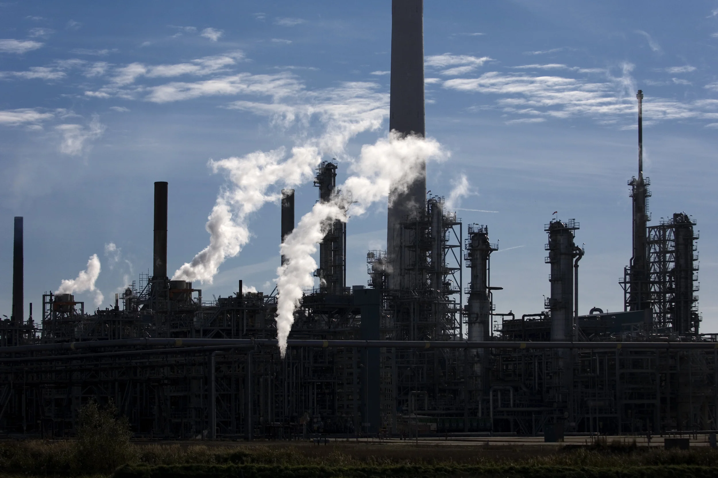Oil reﬁnery near Rotterdam, The Netherlands