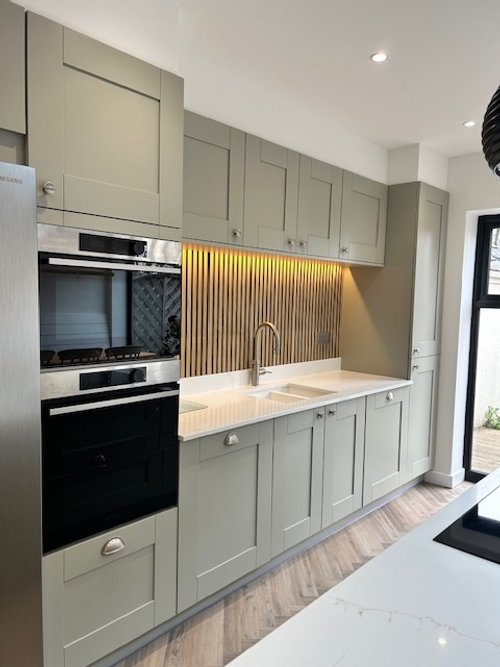 Heol Lewis project - slatted splashback.jpeg