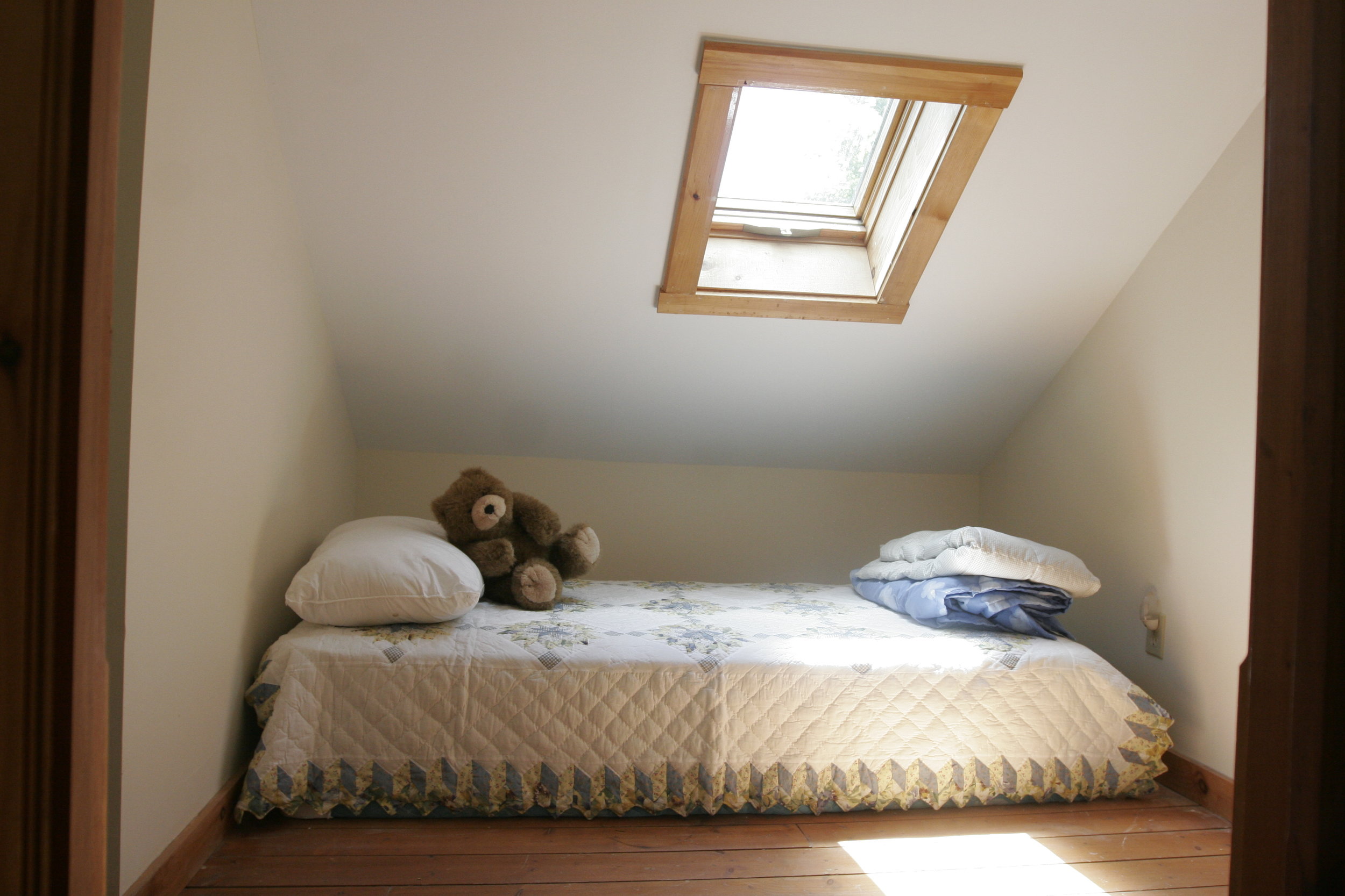 Pond House-Kids Bed.JPG