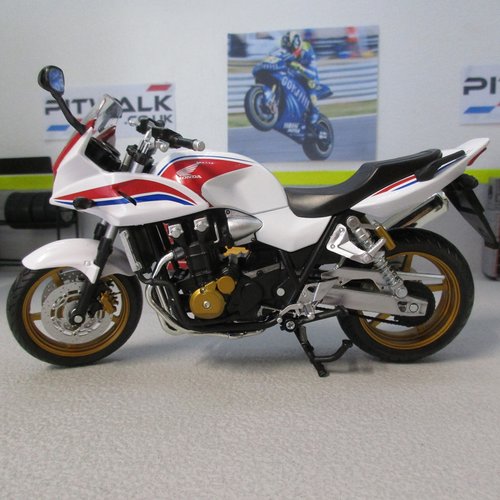 Honda White Cb1300 Sb Diecast Model Bike 1 12 Scale Pitwalk Motorsport Merchandise And Memorabilia Honda White Cb1300 Sb Diecast Model Bike 1 12 Scale Pitwalk Motorsport Merchandise And Memorabilia
