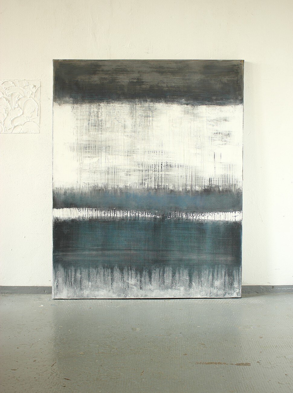 bild_2218_grey_white_blue_150_120_2_cm_mixed_media_on_canvas_2018_studioview_01_40963374485_o.jpg