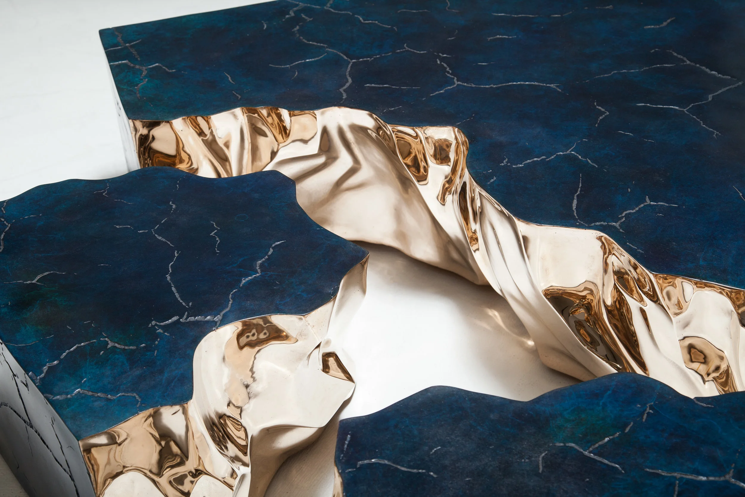 bu_90009_fragmentedcrack_blue_D.jpg
