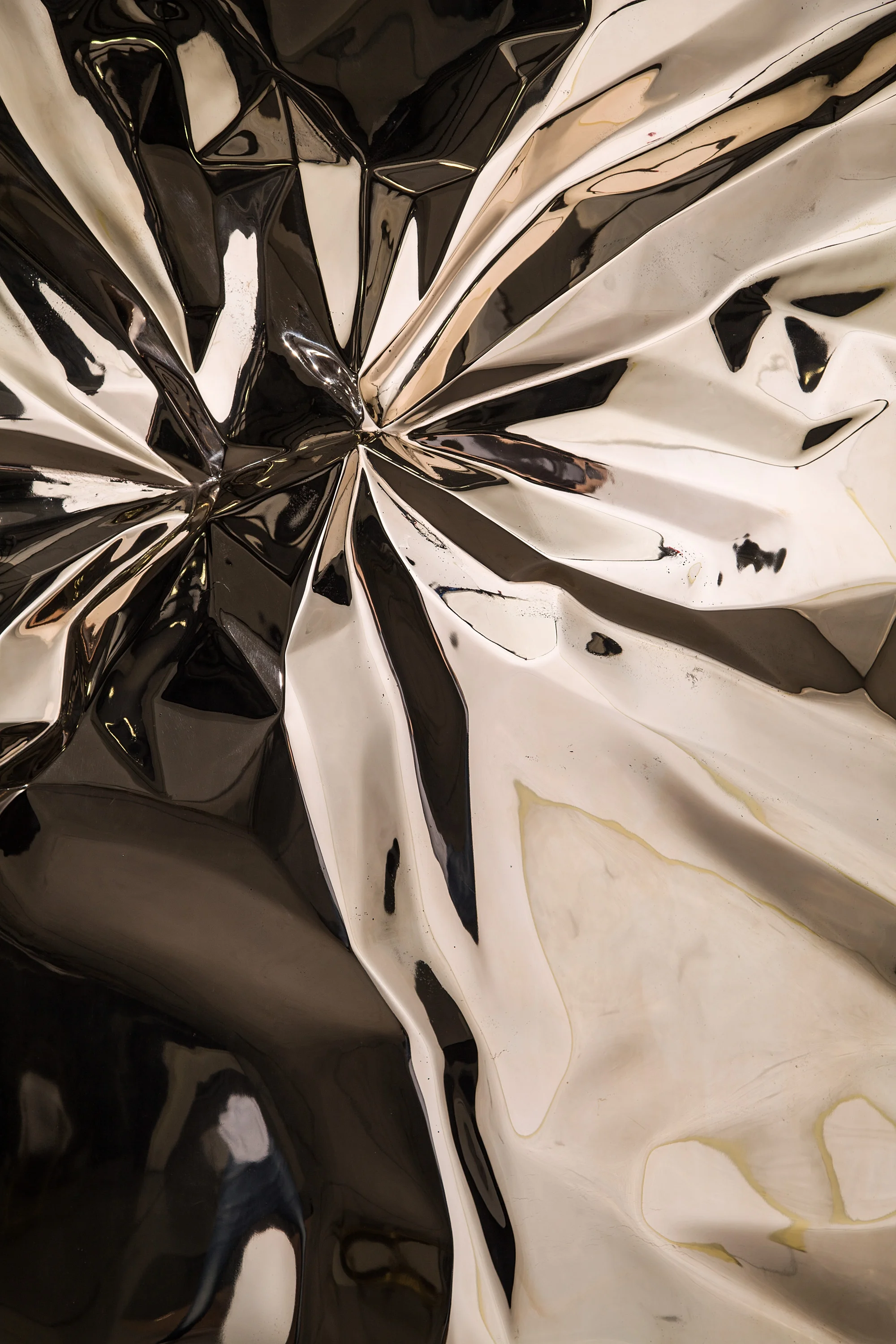 bu_01048_hallway_sculpture_05.jpg