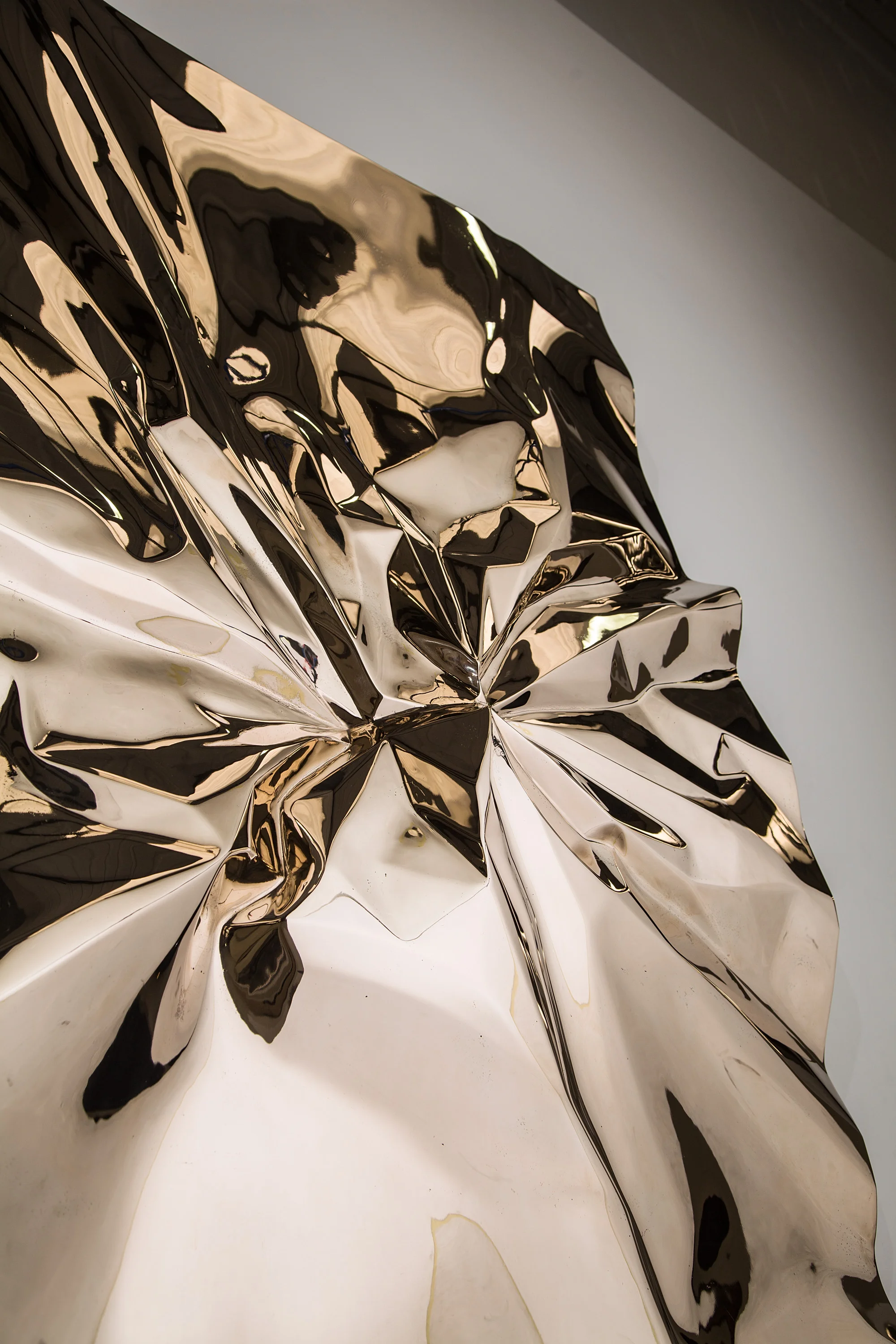 bu_01048_hallway_sculpture_11.jpg