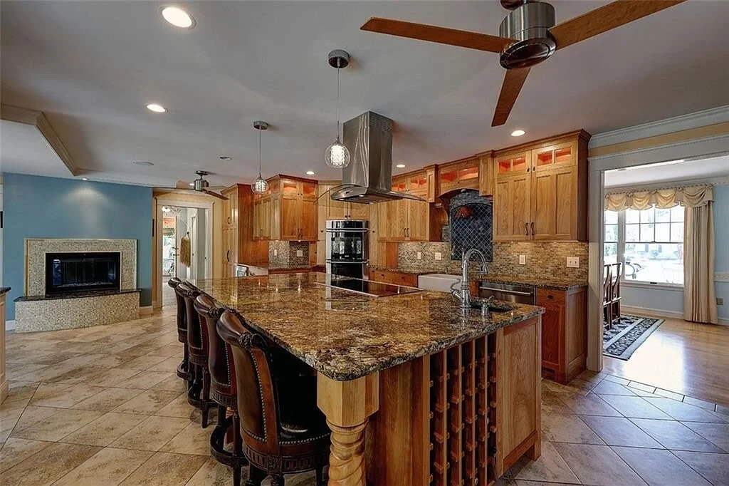 Kitchen_2.jpg