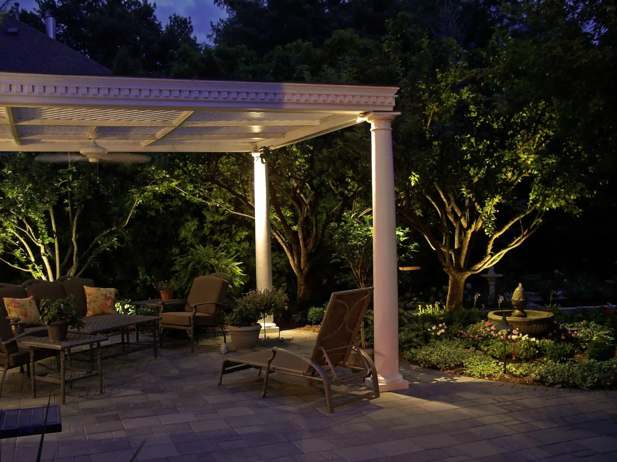 Outdoor landscape lighting by Green View, Central Illinois