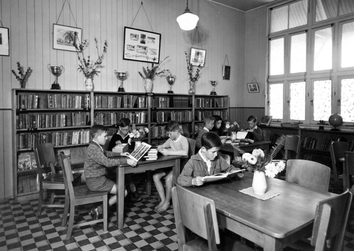 Library_Buranda_State_School_c_1950.png