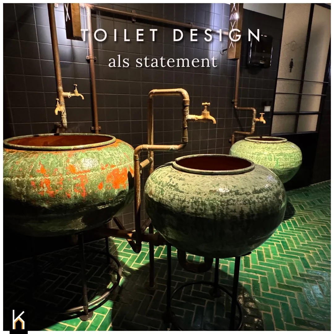 Ik houd ervan als een restaurant de moeite heeft genomen om ook van het toilet een beleving te maken. Dan weet je dat je goed zit ;)

@welgelegengroenlo

#toiletdesign #interieurstatement #gastvrijheid #kreazinterieur