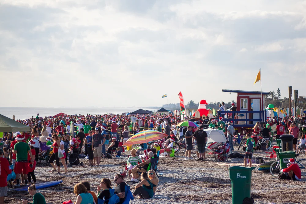 surfing-santas-06.jpg