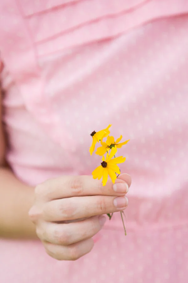 engagement photos with flowers