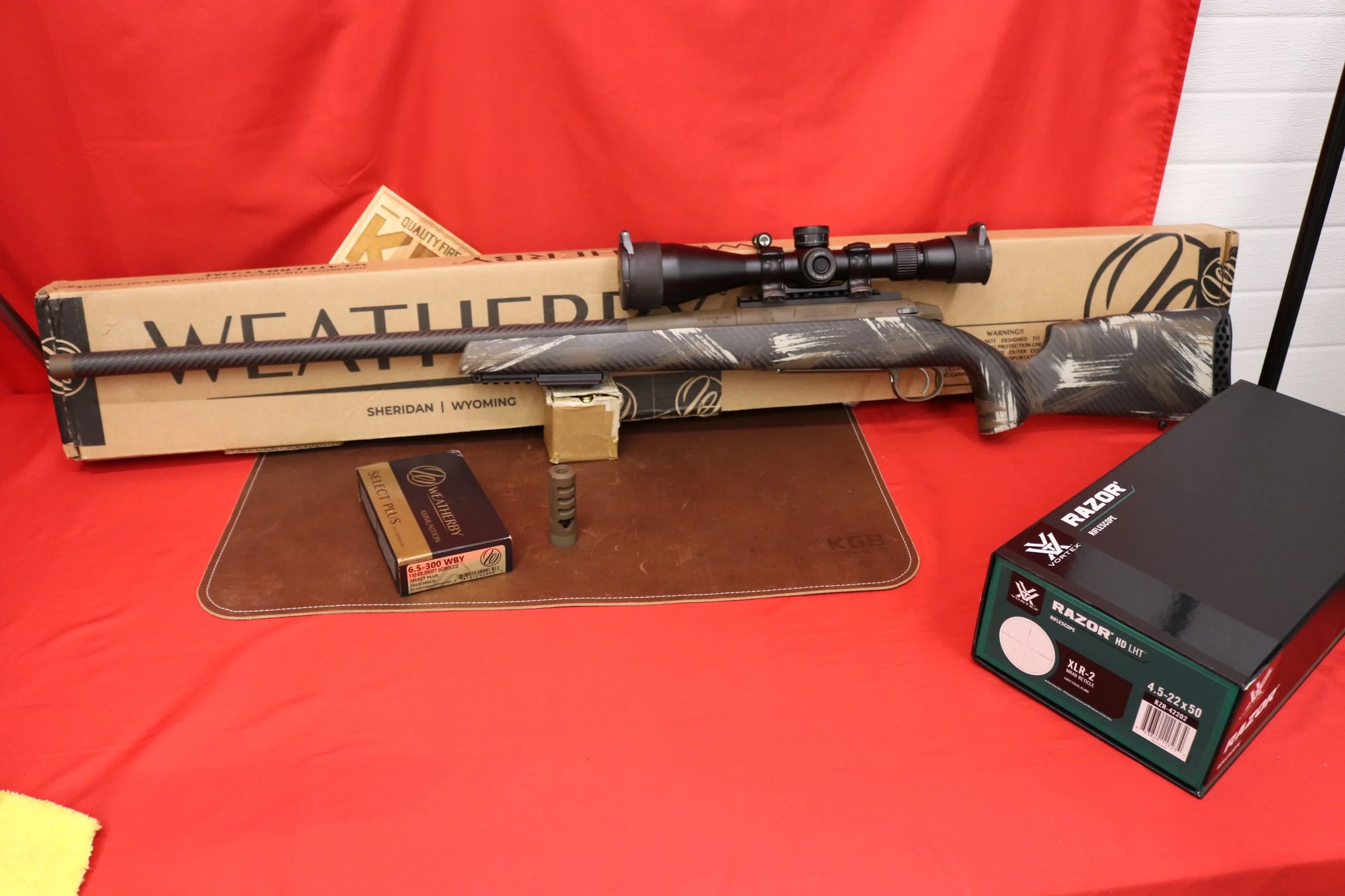 NIB Weatherby 307 Alpine CT - 6.5x300 Magnum - Vortex Razor & Ammo