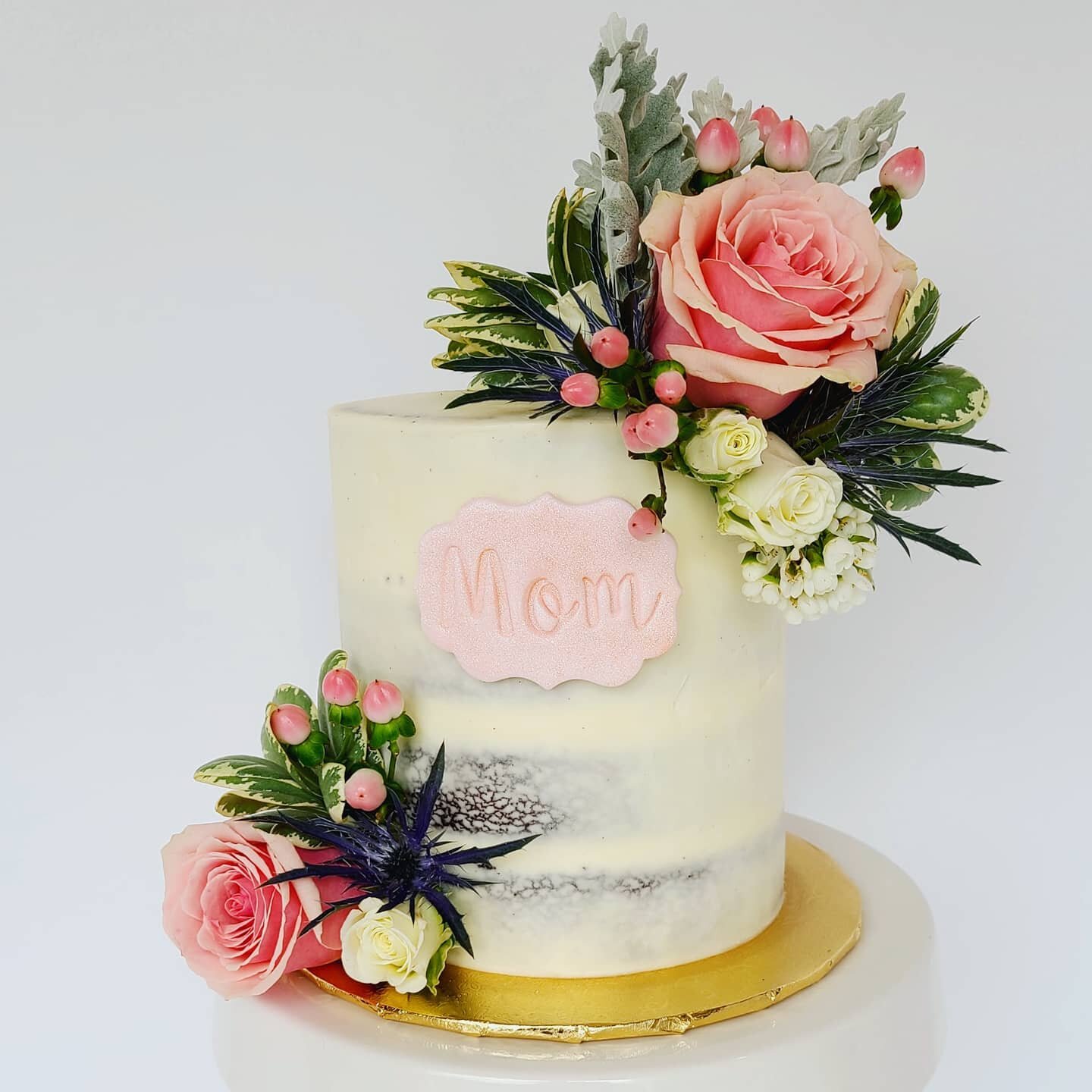 Happy mother's day!!!🌷🌷🌷
Gorgeous florals from @bloomsinhand 
Lettering from @customcuttersandembossers 
#mothersday #mothersdaycake #mothersdayflowers #mom #mompreneur #momlife #cakelove #cakestyling #nakedcake #floralcake #thistle #nj #nyc #njca