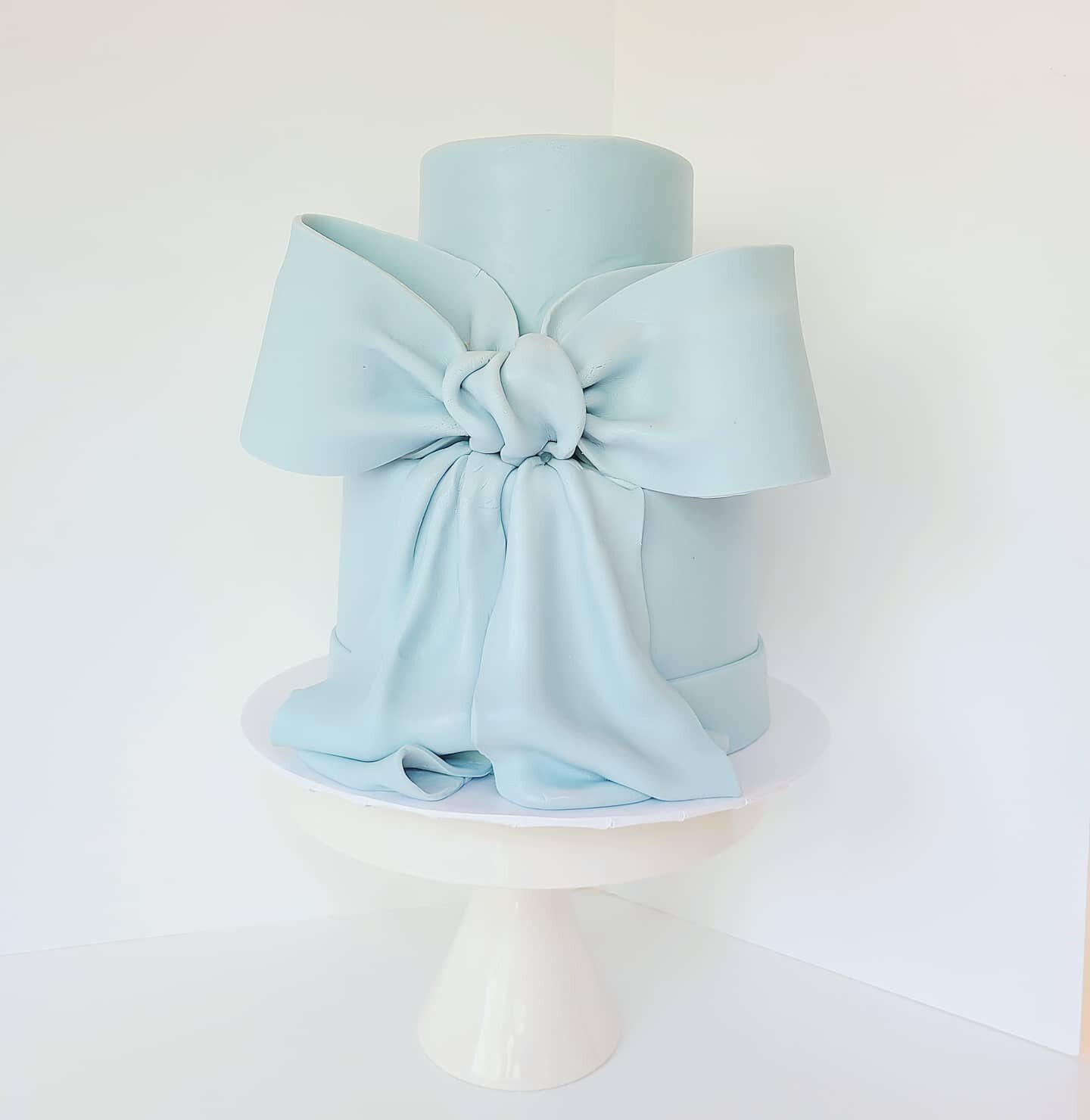 Babyboy Baptism Beauty. 2 tiers of lemon blueberry cake 🍋🔵 @noelledalyfillius had a super specific vision for her little one's cake and it was such a pleasure to bring it to life. Brought me back to my @saicfashiondesign days. I was all about the o