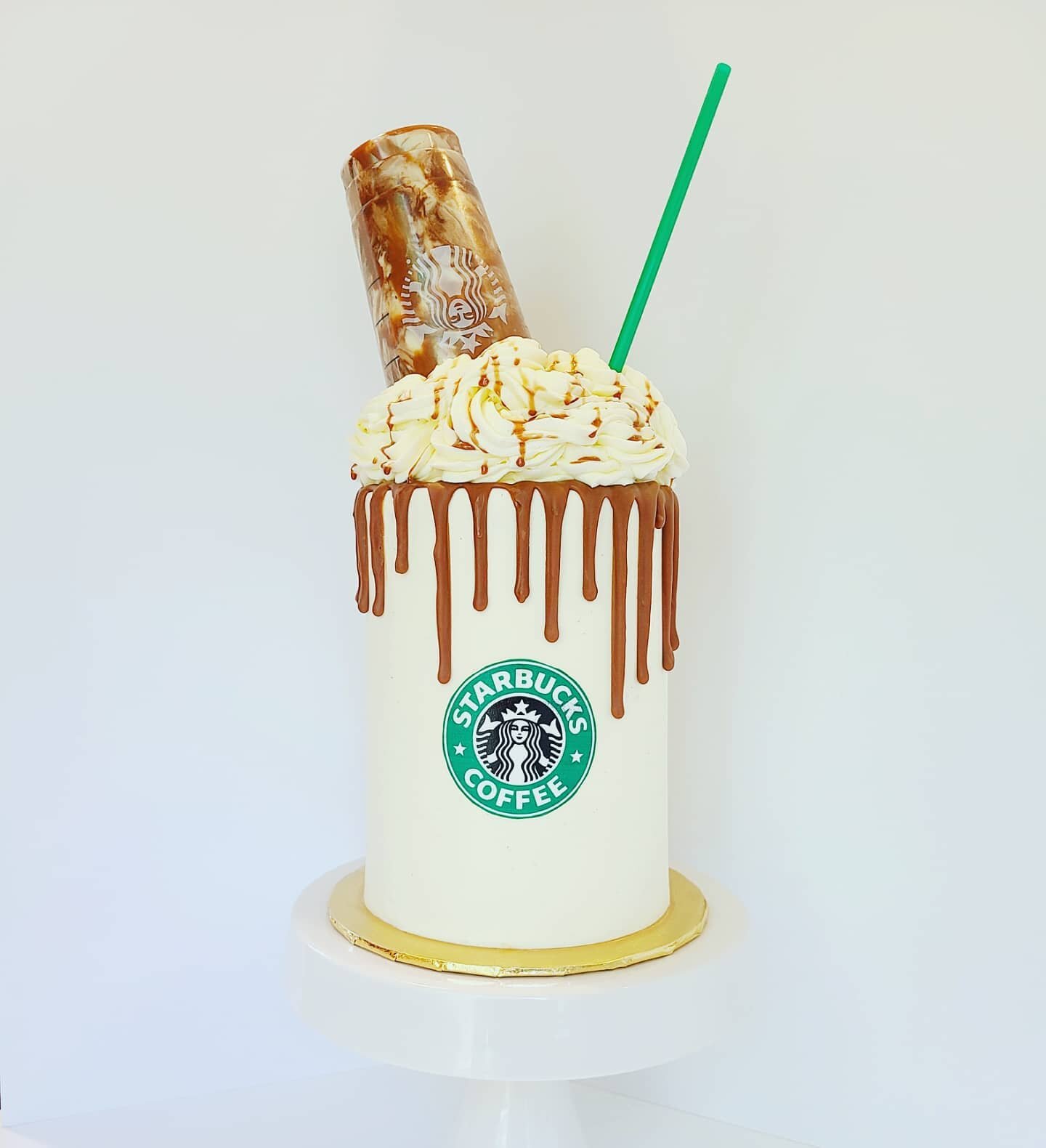 Who needs coffee?? 😴😴
.
.
.
.
#coffee #morningcoffee #coffeecake #starbucks #starbuckslover #drip #dripcake #tallcake #cakelove #cakeboss #cakestyling #cakelover #cakeofyourdreams #kuchen #cakecakecake #cakesofig #cakelady #carolynscustomcakes