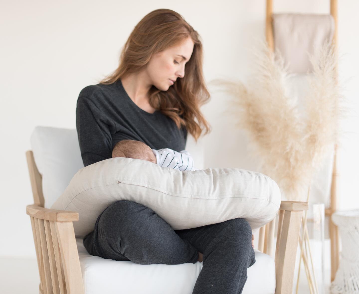 Make breastfeeding a breeze with our pure linen feeding pillow.

The hypoallergenic and chemical-free fabric is gentle on your baby's delicate skin and the perfect support for you during those precious feeding moments.

#incababylinen #babylinen #pur