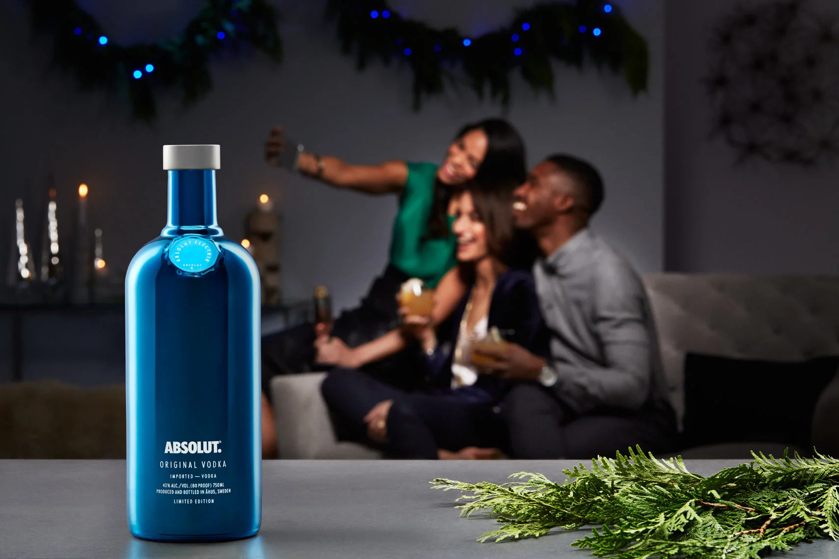 Absolut_ElectrikBottle_05_HolidayTalent_0581_60m_RGB.jpg
