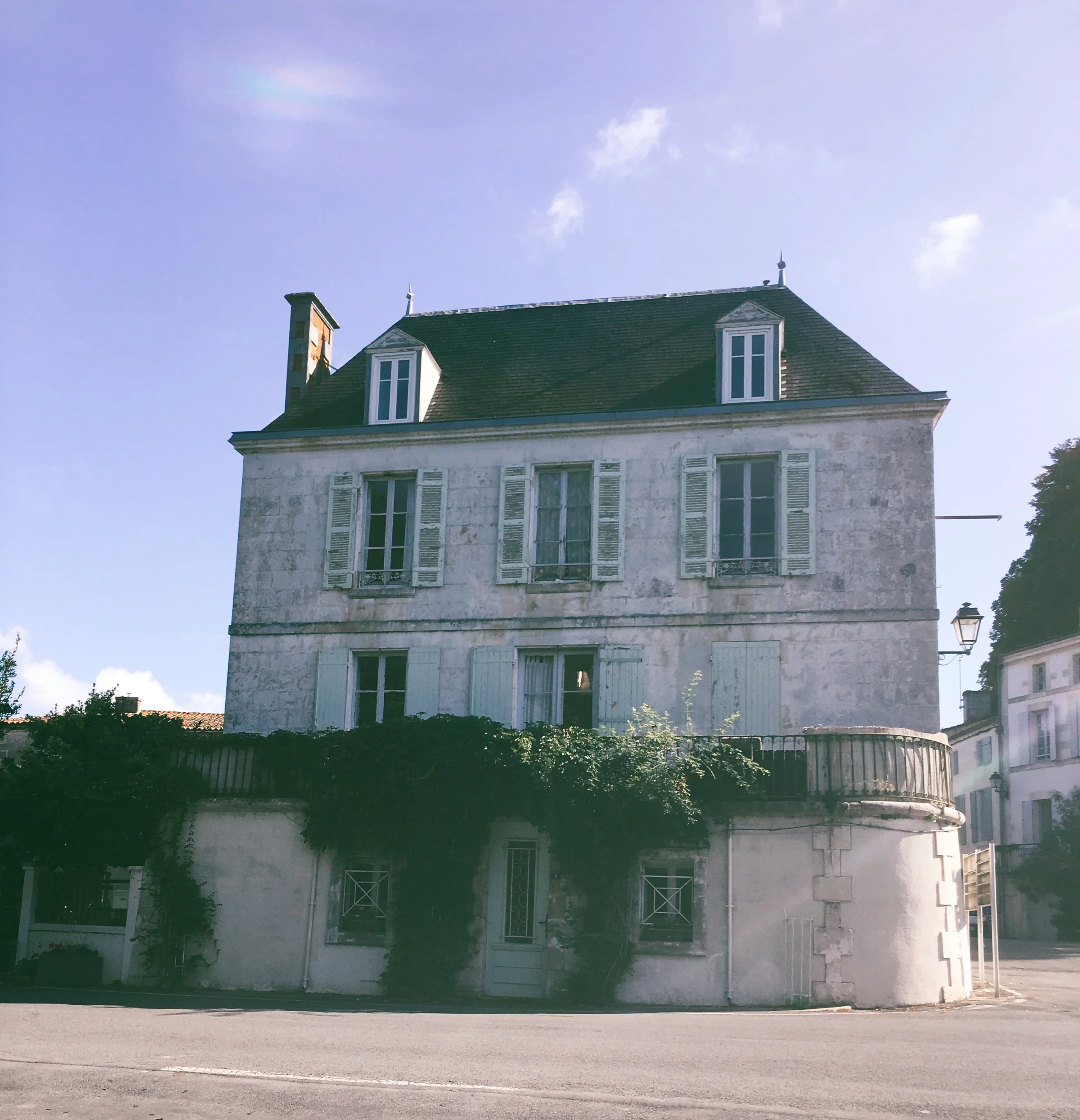 Cute village of Taillebourg