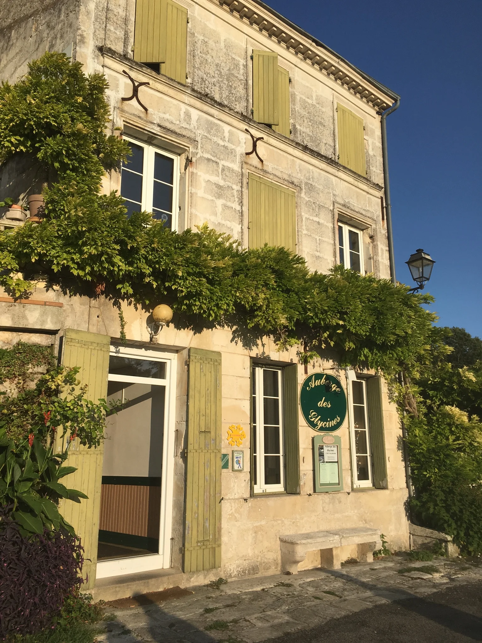 Les Glycines, a fabulous restaurant in Taillebourg