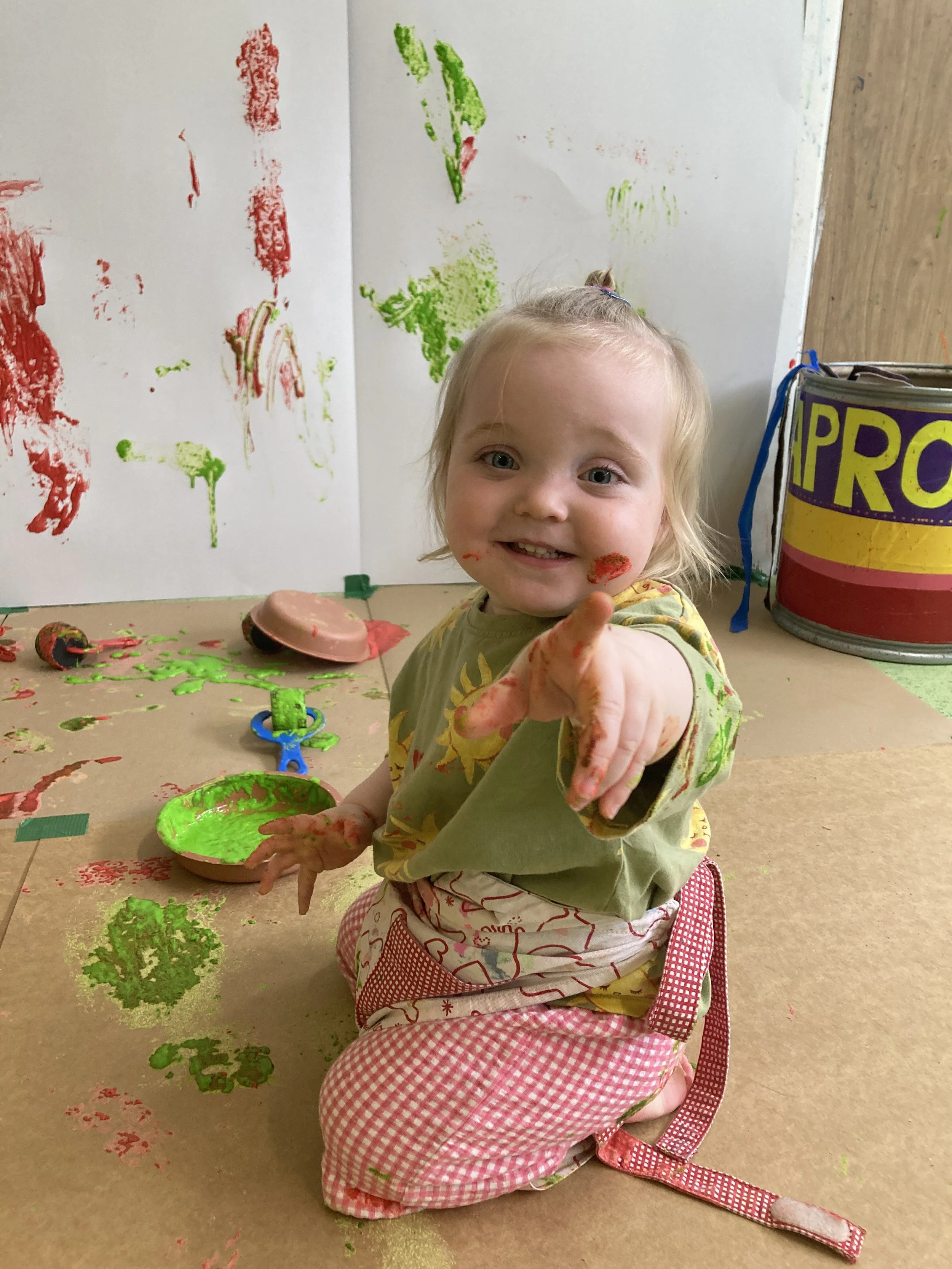 ES Green Shirt with Suns Paint Wall 01.JPG