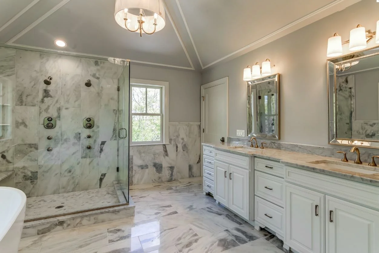 Master bath 1.JPG