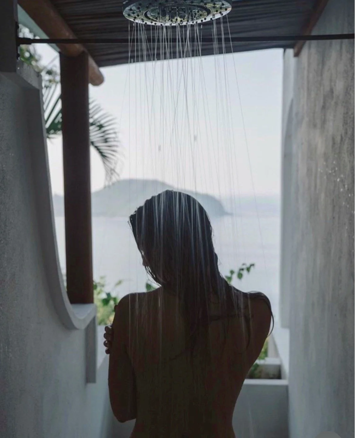 SHE'S SO FULL OF HERSELF!