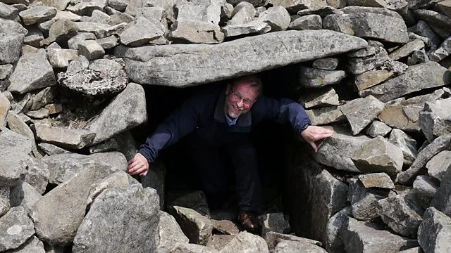 Episode 1 Cormac Ó hÁdhmaill explores the treasures of ancient Ulster and reveals the story of how Ulster came to be and how its people lived over thousands of years, from the early settlers to the arrival of Christianity.