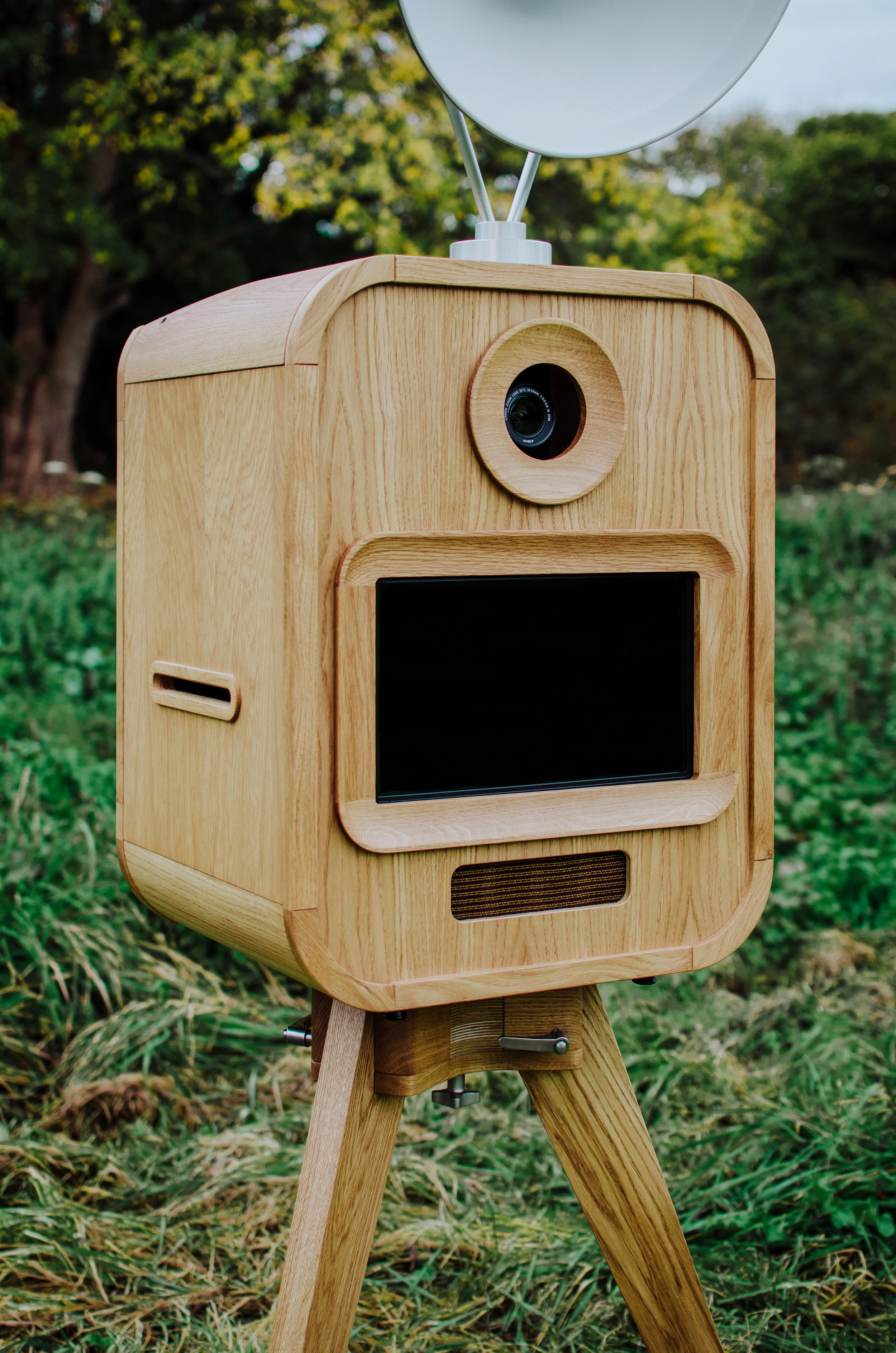 Made You Look luxury open air photo booth worcestershire west midlands mid side font view