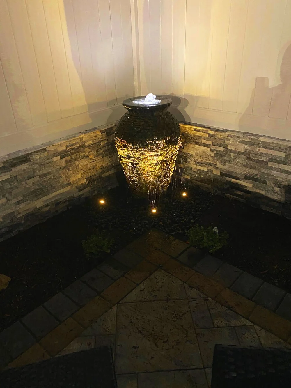 Vase Water Fountain.jpeg