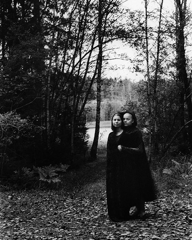 #bw_magasine #photography #fineart #bnw_europe #fotografi #photography #35mm #portrait #sisters #s&oslash;sken #norwegianwood