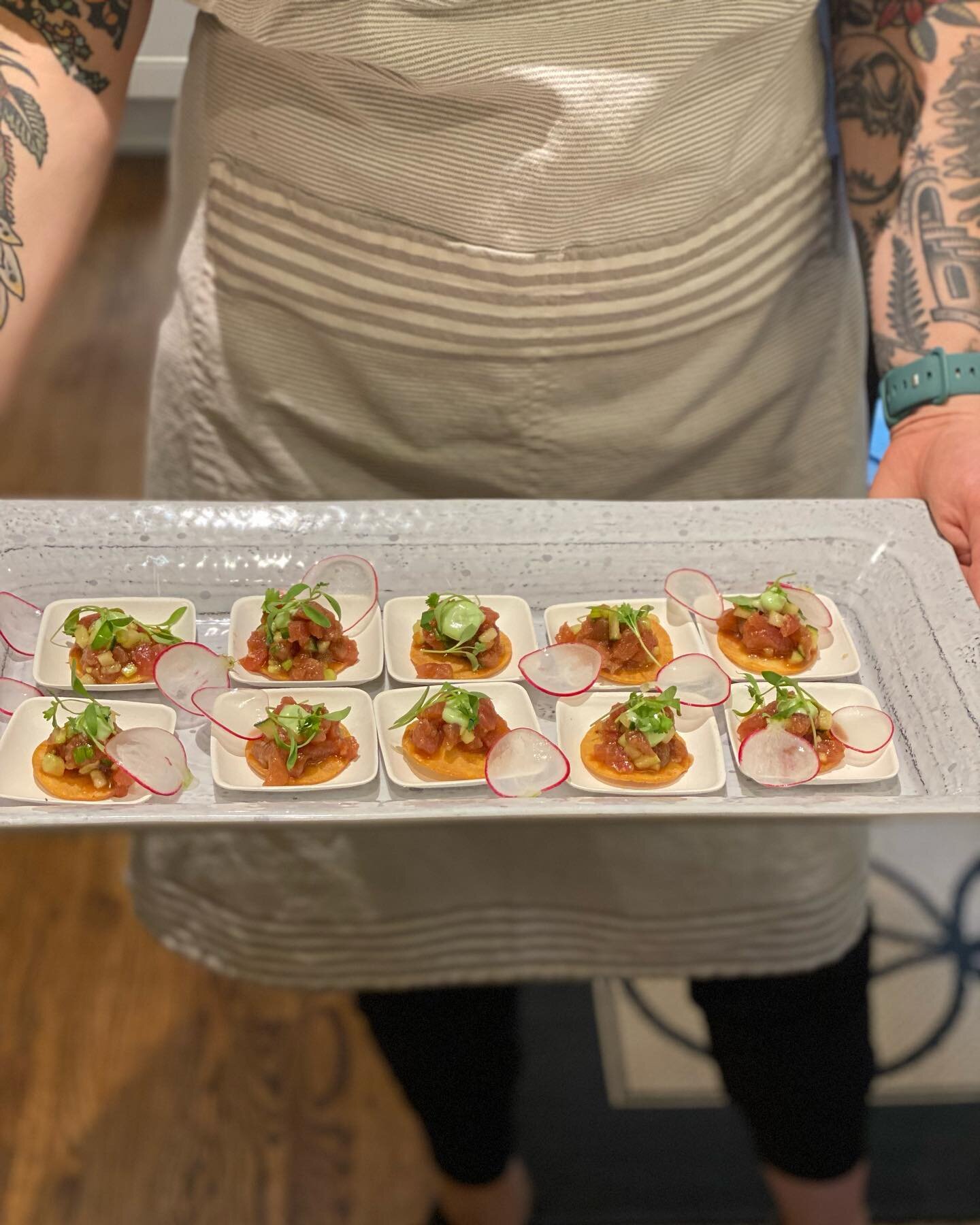 The perfect cocktail hour bite&hellip;Tuna Poke Tostada.
#HooplaCatering
