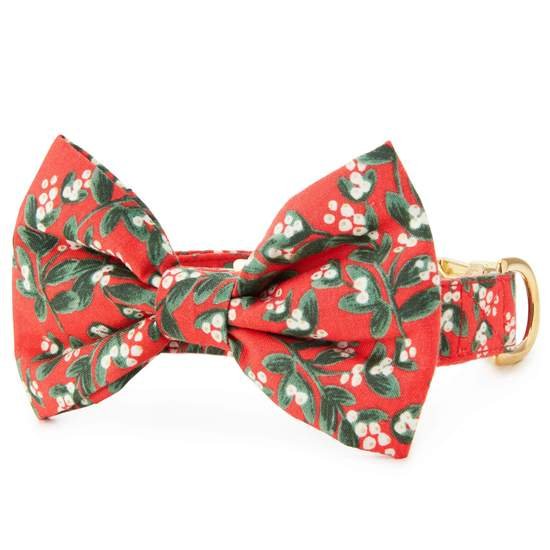 Under the Mistletoe Bow Tie Collar