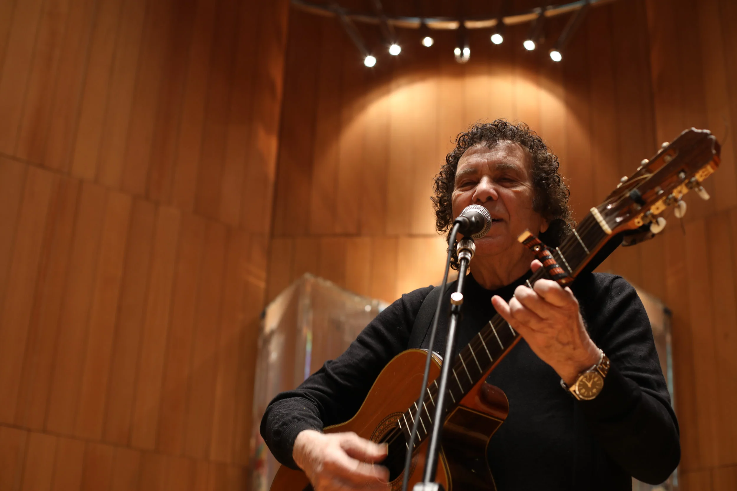  Ron Eliran performing at Herbrew Union College 